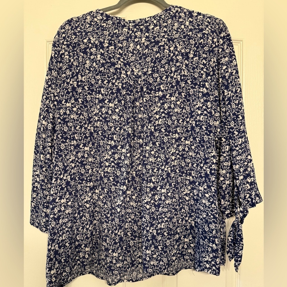 Jones New York & Company Floral Navy Blue Dolman Sleeve Women's Top - Picture 11 of 13